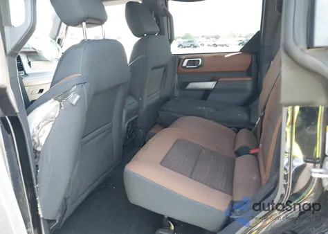 2023 Ford Bronco Outer Banks z USA, uszkodzony, nr VIN 1FMDE5BH3PLA99520